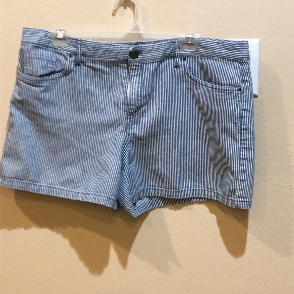 Calvin Klein Stretch Denim Pinstripe Jean Shorts-Size 12